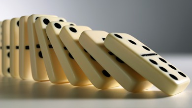 Hiệu ứng Domino là gì? Lịch sử, quy tắc, ứng dụng của domino 