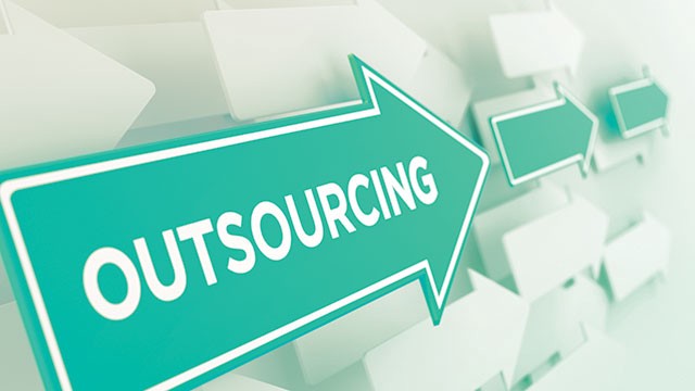 Outsource là gì? Phân biệt công ty Product và Outsource