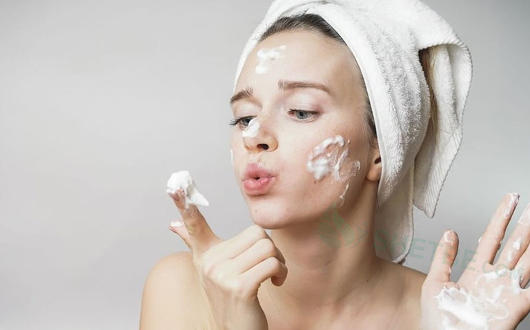 Quy trình chăm sóc da ban ngày áp dụng cho mọi loại da