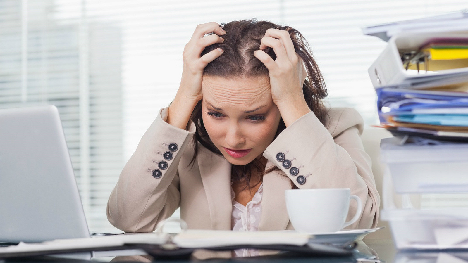 Khủng hoảng tinh thần là gì? Nguyên nhân, cách giải quyết khủng hoảng