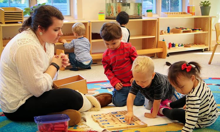 phương pháp Montessori