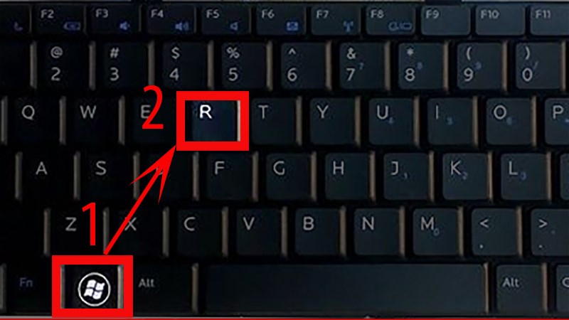 Trên bàn phím của máy tính, bạn ấn tổ hợp phím Windows +R