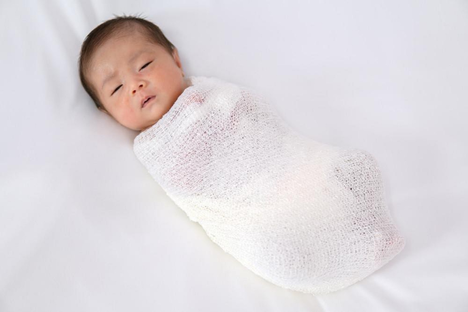 Cách chữa giật mình ở trẻ sơ sinh