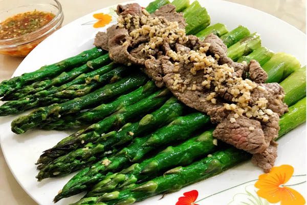 Hướng dẫn chế biến món măng tây xào thịt bò