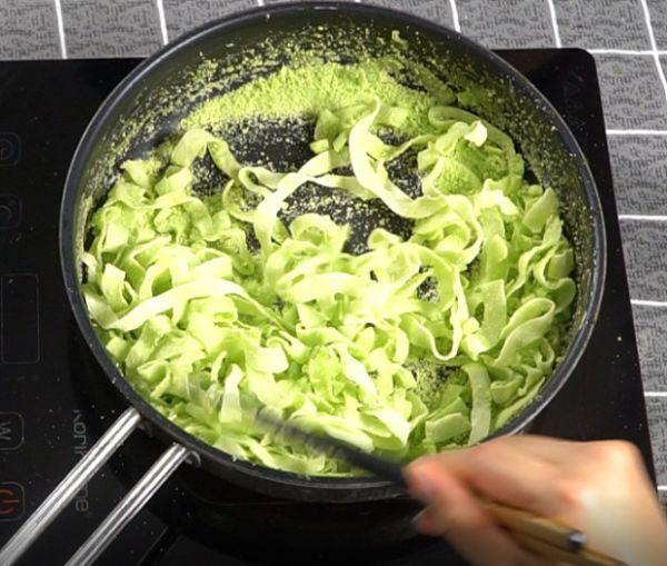 Sên mứt dừa lá dứa