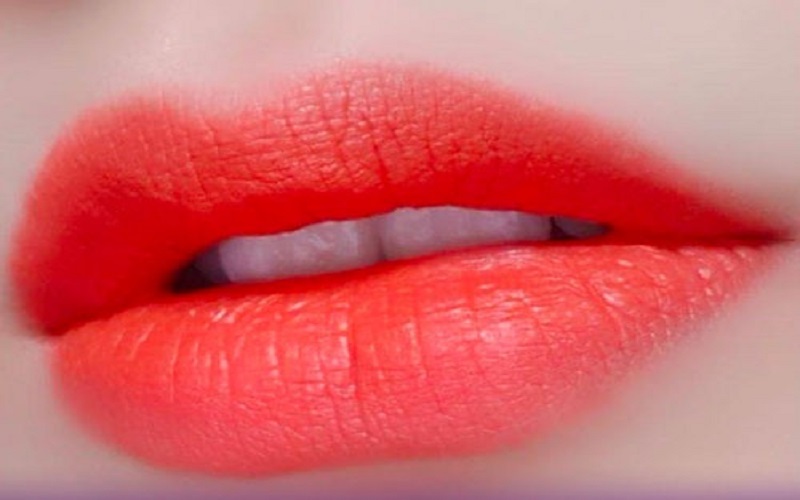 Màu phun môi thời thượng tôn lên vẻ đẹp của bạn