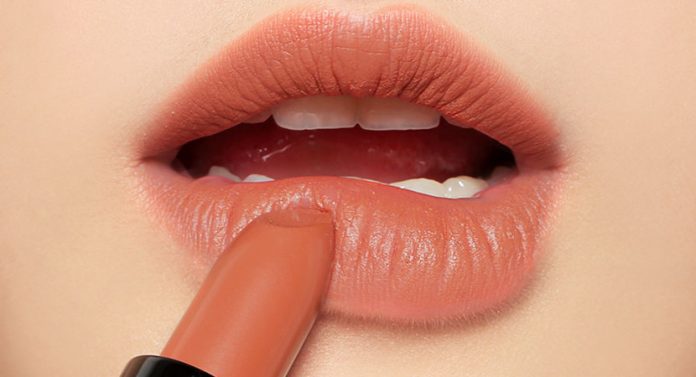 Màu cam đất sang trọng, trẻ trung