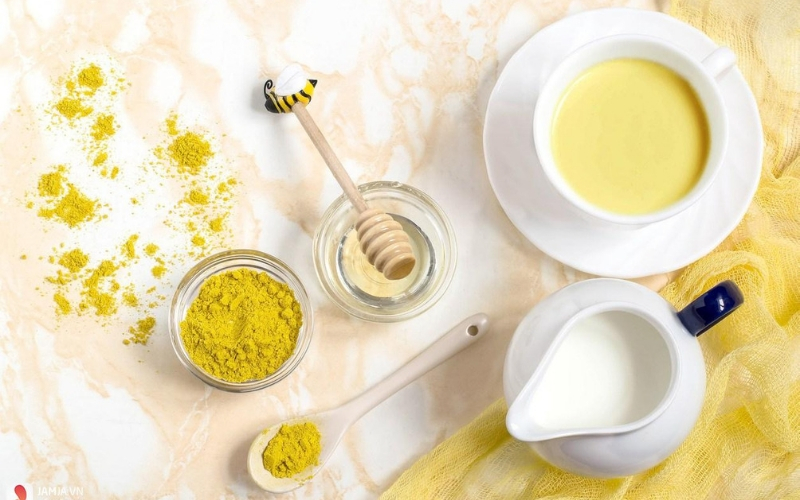 Mặt nạ bơ, tinh bột nghệ vfa sữa chua giúp kháng viêm kháng khuẩn