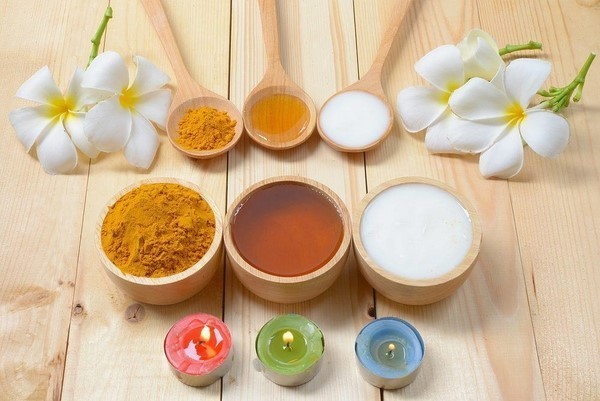 Mặt nạ sữa tươi tinh bột nghệ giúp tái tạo da bị tổn thương, làm mờ sẹo