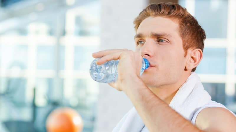 Uống đủ nước để làm trắng da hiệu quả
