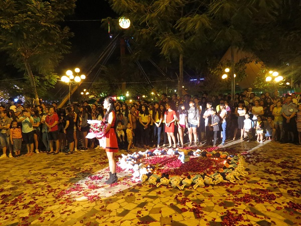 Mạnh dạn tỏ tình nơi đám đông sẽ khiến đối phương cảm thấy vô cùng thích thú