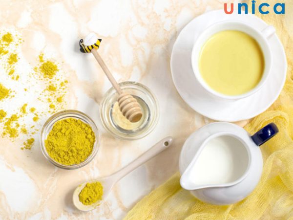 Mặt nạ trị nám làm từ tinh bột nghệ và sữa tươi