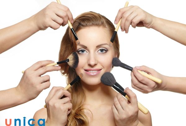 Không lạm dụng trang điểm