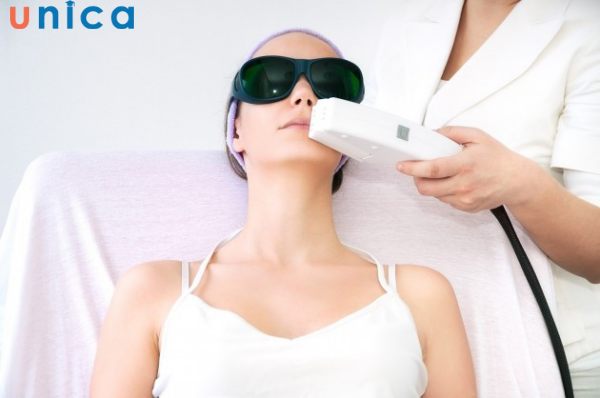 Liệu pháp IPL cũng có thể giúp giảm tình trạng đốm nâu, tàn nhang và vết nám trên da