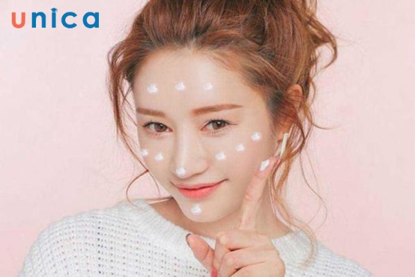 Thoa kem chống nắng khi ra đường