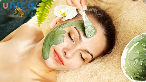 Đắp mặt nạ trà xanh giảm nhờn