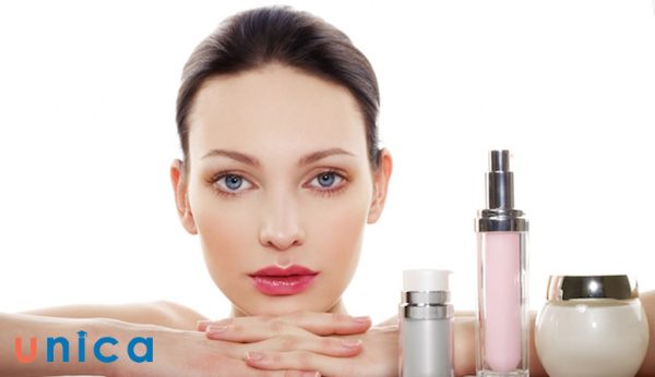 Sử dụng quá nhiều sản phẩm trị mụn hoặc làm sạch da có thể làm khô da và dẫn đến sản xuất thêm dầu