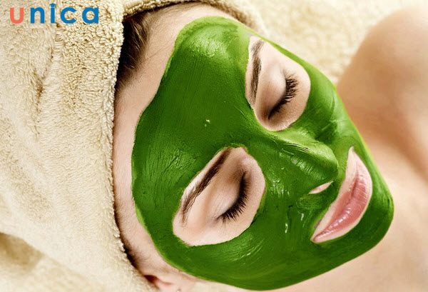 Mặt nạ trà xanh và nước tinh khiết