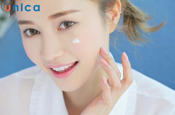 Bạn nên thoa kem chống nắng trước 30 phút trước khi ra đường