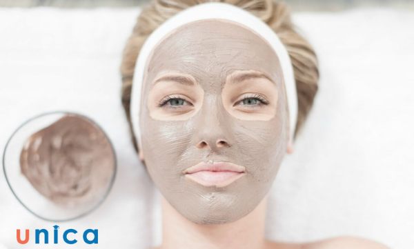 Mặt nạ đất sét là tên gọi khác của mặt nạ bùn với công dụng chính là để detox da