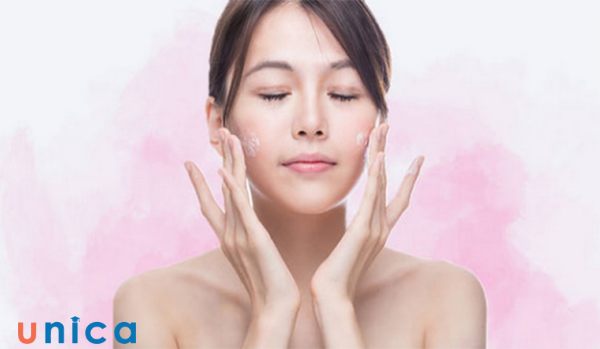 Dùng kem dưỡng ẩm hạn chế hiện tượng khô da