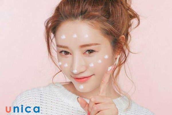 Thoa kem chống nắng khi ra đường để tăng cường bảo vệ da