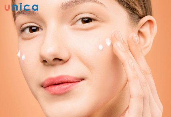 Thoa kem chống nước trước khi ra đường