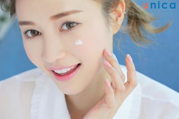 Chị em nên sử dụng kem chống nắng để bảo vệ da sau khi bắn laser