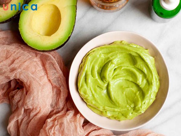 Mặt nạ bơ, sữa chua không đường và trà xanh có mùi thơm dịu nhẹ