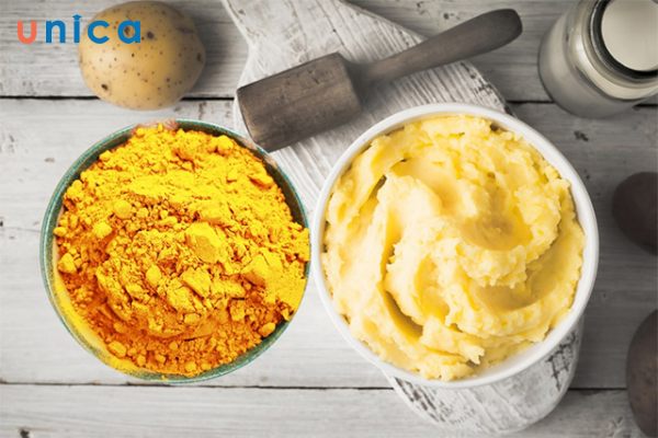 Trị mụn cùng khoai tây nghiền và tinh bột nghệ