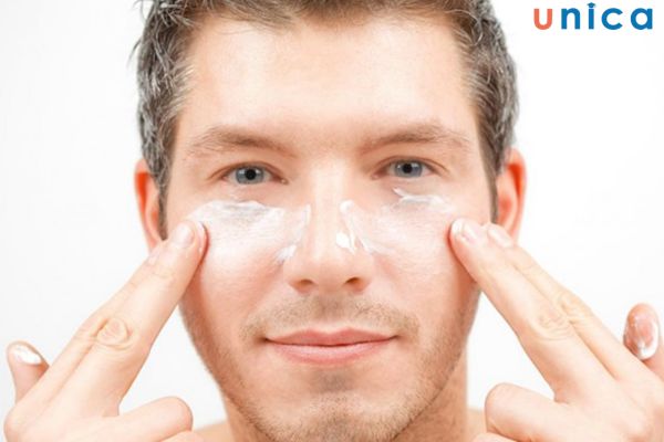 Sử dụng kem dưỡng ẩm da hàng ngày