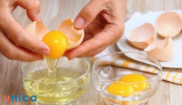 Dùng lòng đỏ trứng làm mặt nạ