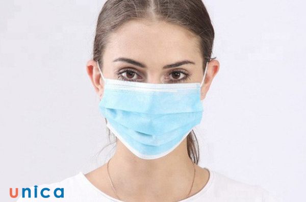 Không để môi tiếp xúc với ánh nắng mặt trời