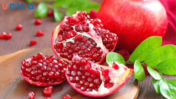 Dùng lựu làm son dưỡng môi