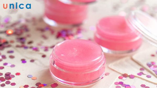 Làm son dưỡng môi mềm mịn từ quả cherry