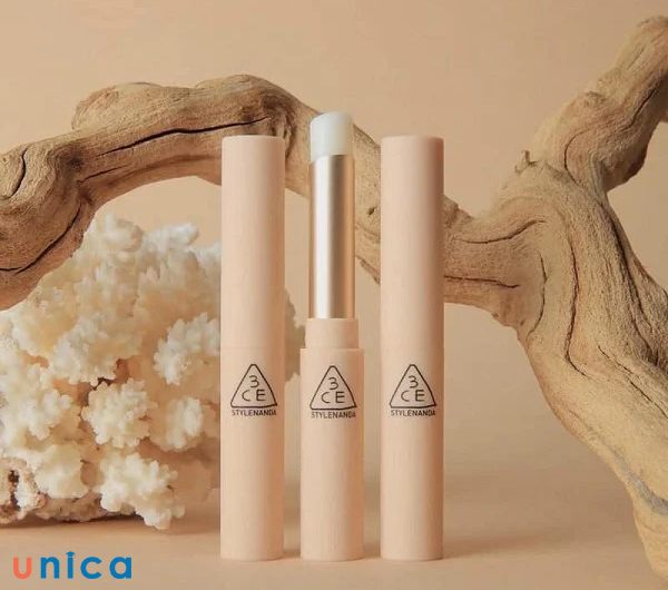 E Lip Primer giúp làm mềm môi và giúp cho son môi lâu trôi hơn