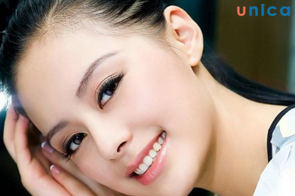 Chân mày lá liễu giúp tôn lên gương mặt nhẹ nhàng, cực cuốn hút