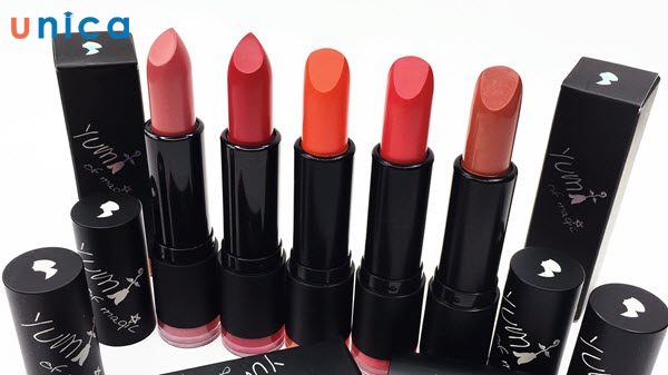 Dòng son Yumi nổi tiếng với chất lượng sản phẩm và sự đa dạng trong màu son nên được rất nhiều bạn trẻ ưa chuộng