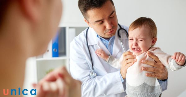 Đưa trẻ đến gặp bác sĩ chuyên khoa