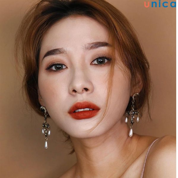 Son màu cam đất mang vẻ đẹo tươi mới, bí ẩn cho nàng