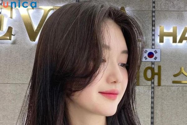 Kiểu tóc mái bay tỉa layer giúp bạn trông trẻ hơn