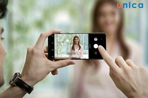 Cách tự chụp ảnh đẹp bằng điện thoại cho người không ăn ảnh