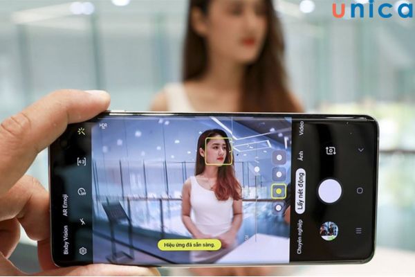 Chế độ chụp chân dung lấy nét chủ thể làm mờ hậu cảnh