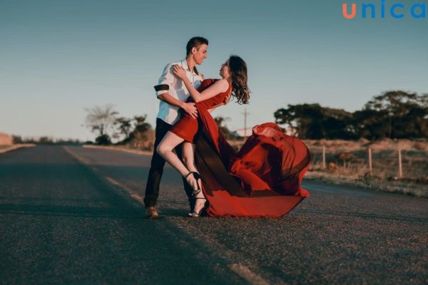 Chụp ảnh couple khiêu vũ
