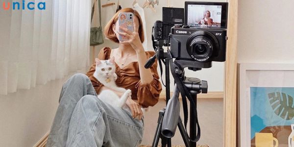 Chú ý trang phục và mái tóc