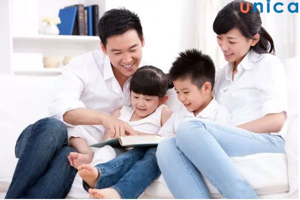 Dáng chụp thì thầm trò chuyện cùng con