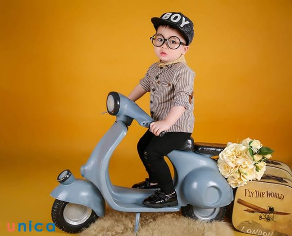 Concept chụp ảnh bé lái xe