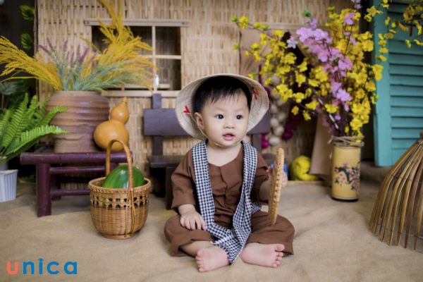 Concept chụp ảnh bé làm nông dân