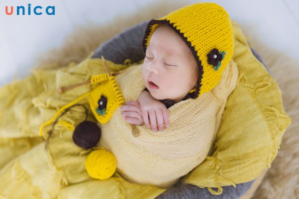 Chụp bé với các loại đạo cụ đơn giản