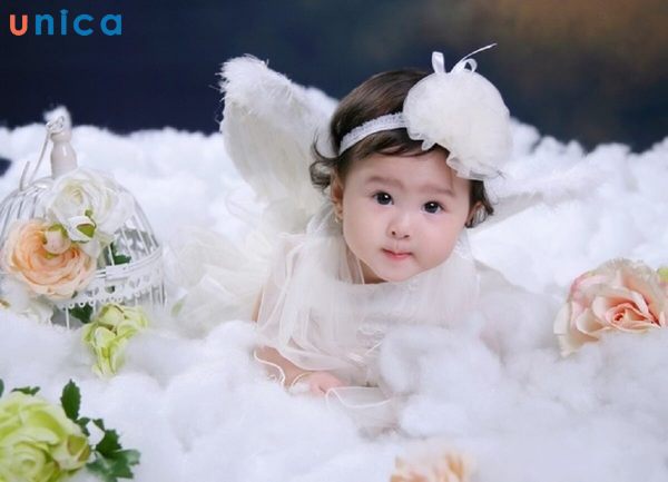 Chụp ảnh cho bé gái 1 tuổi theo concept thiên thần